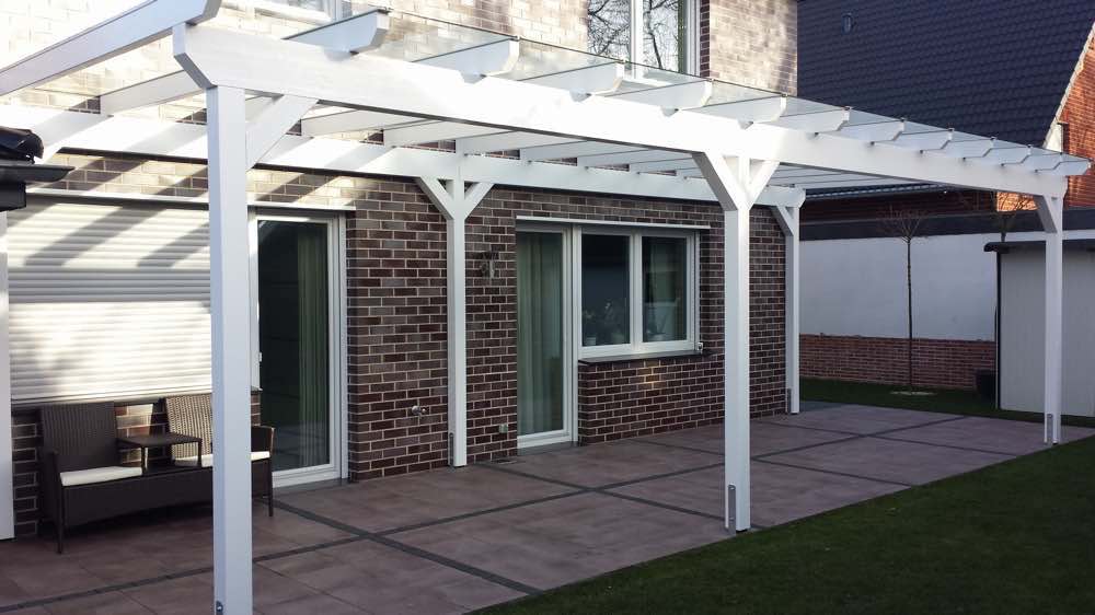 Terrassenüberdachung Holz mit Stegplatten oder Glas